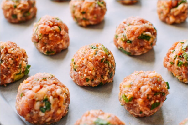 Thưởng thức thịt nướng thơm ngon hấp dẫn&nbsp;với cách làm siêu nhanh, đơn giản&nbsp;bất ngờ từ&nbsp;nồi chiên không dầu-1