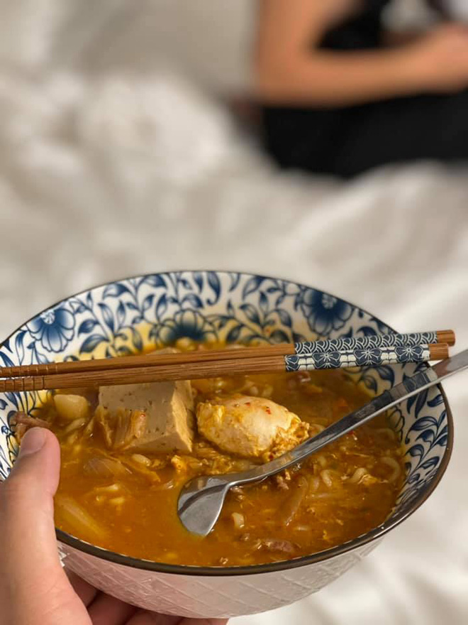 Nghi vấn Lưu Hương Giang mang bầu lần 3, bức ảnh với phần bụng lùm lùm khiến Bảo Anh và netizen rần rần-4