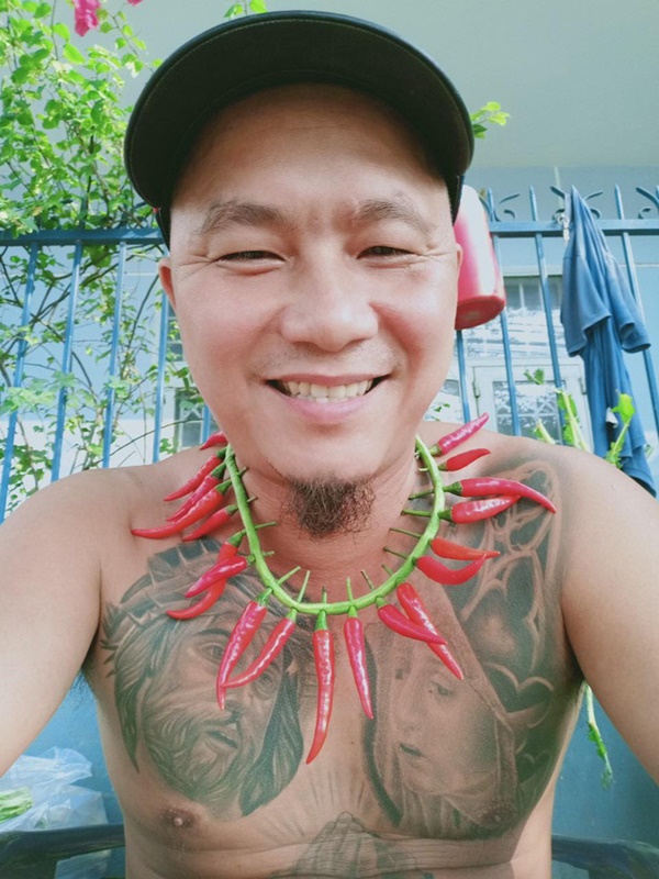 Anh xăm trổ bán rau với content cưng xỉu: Không phải vì dịch nên bán rẻ, 8 năm qua anh vẫn miễn phí rau củ quả cho công nhân và sinh viên-5