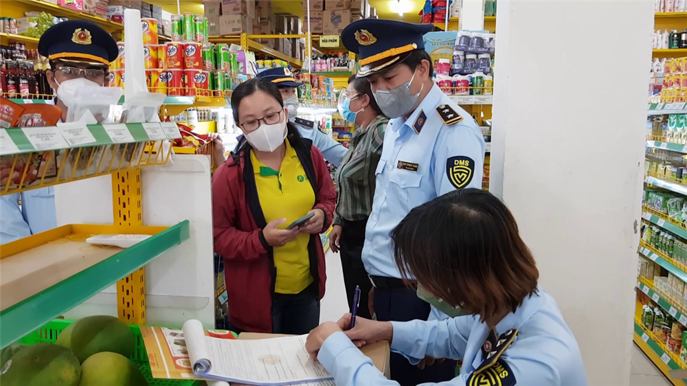 Lập biên bản một cửa hàng Bách Hoá Xanh ở Sóc Trăng-1