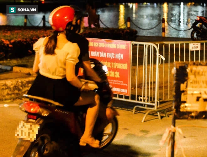 Hà Nội: Hàng trăm nam thanh nữ tú ra công viên tập thể dục, ăn nhậu, tâm sự thấy công an bỏ chạy toán loạn-2