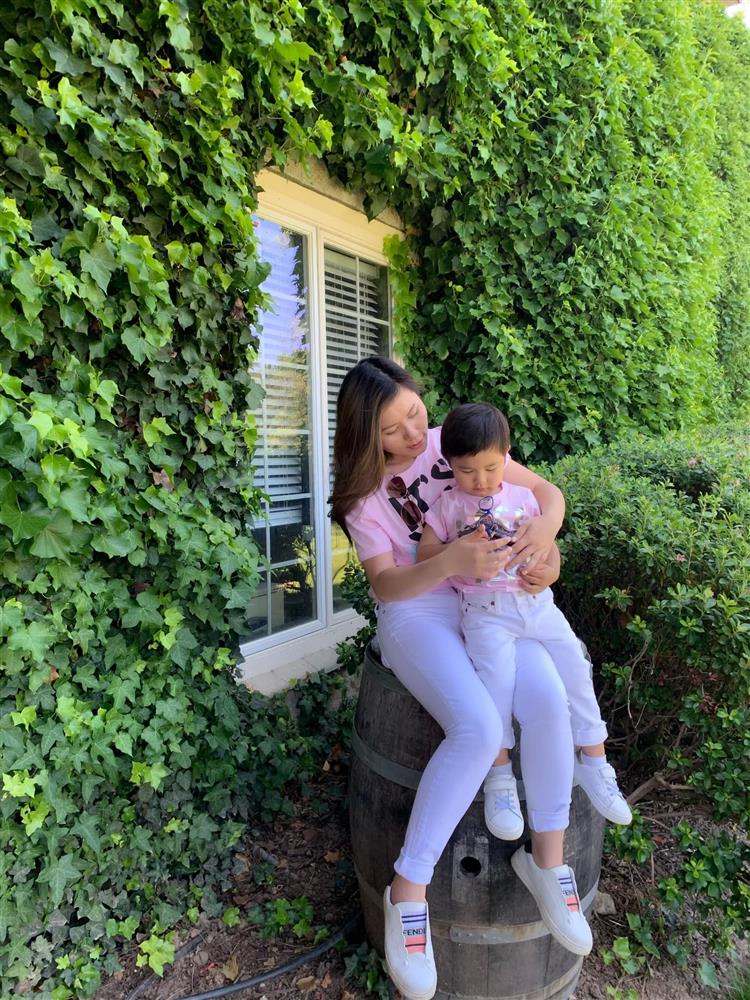 Thủy Tiên vợ Đan Trường từng bị chê kém sắc, giờ đã lột xác style sau 8 năm lấy Anh Bo-17