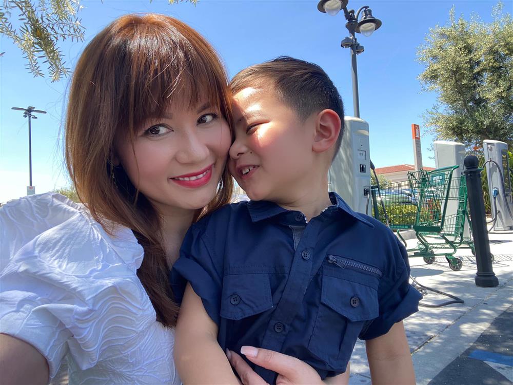 Thủy Tiên vợ Đan Trường từng bị chê kém sắc, giờ đã lột xác style sau 8 năm lấy Anh Bo-13