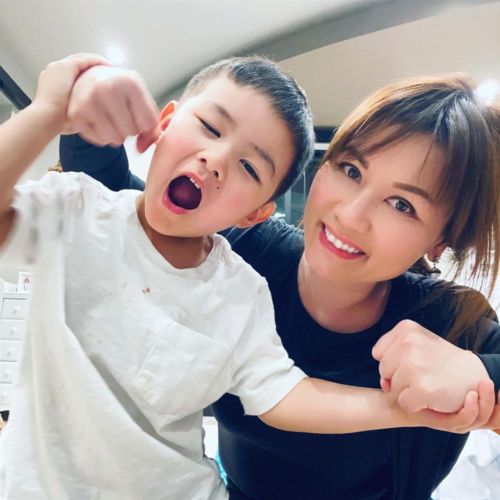 Thủy Tiên vợ Đan Trường từng bị chê kém sắc, giờ đã lột xác style sau 8 năm lấy Anh Bo-15