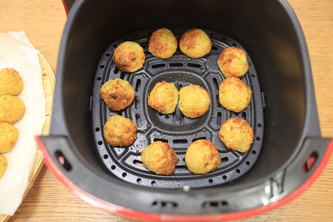 Cuối tuần rồi ai có nồi chiên không dầu lấy ngay ra làm món này, ăn vặt hay ăn cơm đều ngon hết cỡ!-9