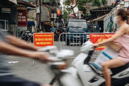 2 mẹ con ở Hà Nội dương tính SARS-CoV-2 dù 1 tháng nay không đi đâu xa, thiết lập 5 chốt phong tỏa