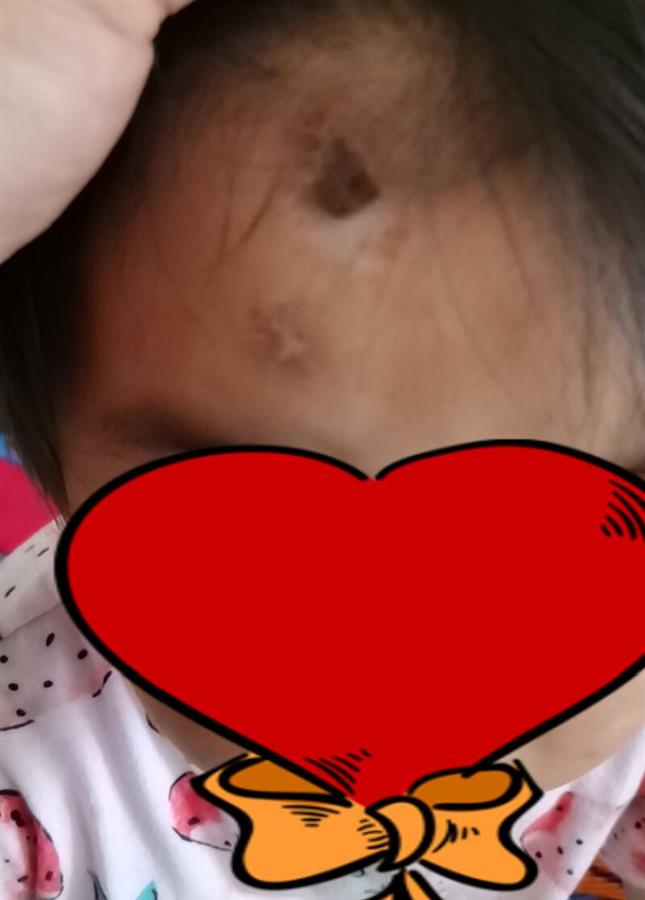 Bé gái 4 tuổi bị bò nổi điên tấn công, đoạn video ghi lại cảnh tượng thót tim khiến dân mạng bàn tán sôi nổi-5