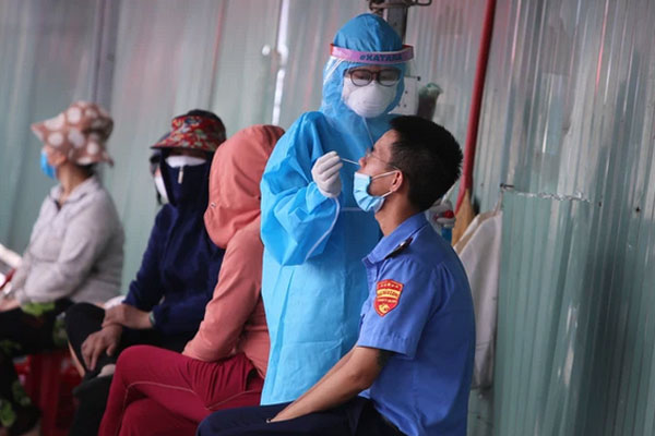 Sáng 19/7: Có 2.015 ca mắc COVID-19, riêng TP Hồ Chí Minh đã 1.535 ca-2