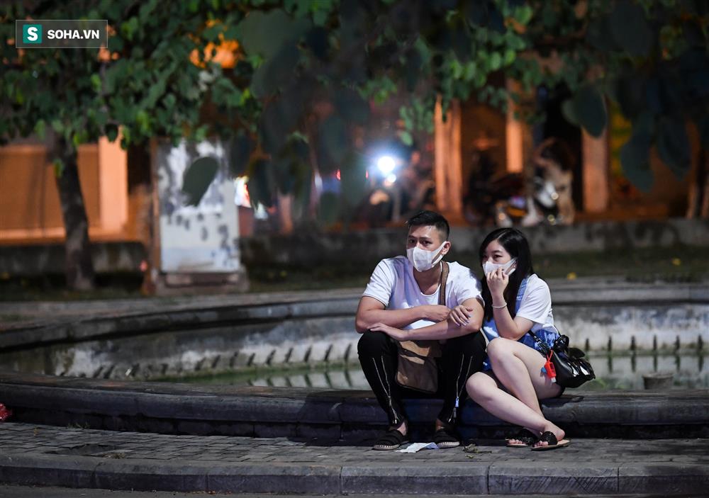 Đường phố Hà Nội vắng vẻ đến bất ngờ sau lời kêu gọi người dân ở nhà của lãnh đạo Thành phố-12