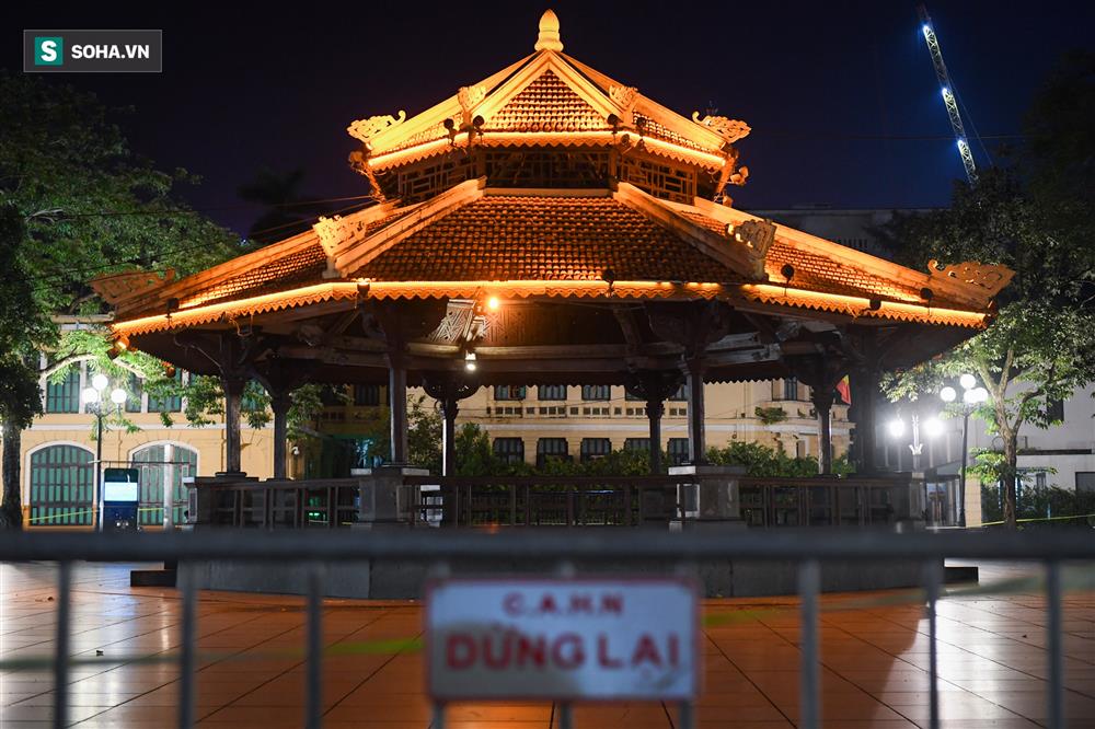 Đường phố Hà Nội vắng vẻ đến bất ngờ sau lời kêu gọi người dân ở nhà của lãnh đạo Thành phố-5