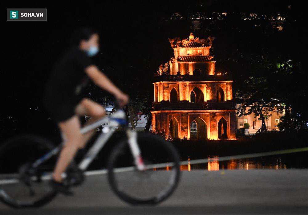 Đường phố Hà Nội vắng vẻ đến bất ngờ sau lời kêu gọi người dân ở nhà của lãnh đạo Thành phố-6