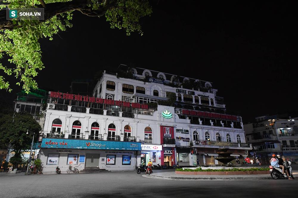 Đường phố Hà Nội vắng vẻ đến bất ngờ sau lời kêu gọi người dân ở nhà của lãnh đạo Thành phố-8