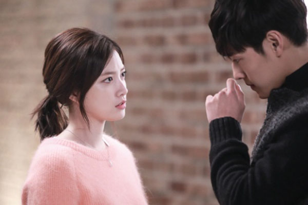 Người yêu đưa ĐT cho kiểm tra mỗi ngày nhưng sau lưng vẫn nhắn tin với cả chục gái lạ: Anh rep” vì lịch sự thôi, chứ anh yêu em nhất!-6