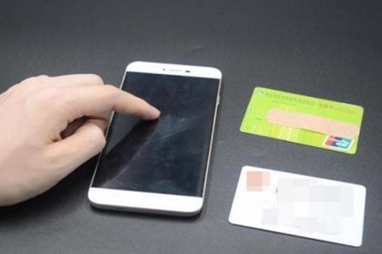 Điện thoại không thể đặt cùng với 3 thứ! Hãy xem để tránh xa 'rủi ro' không đáng có