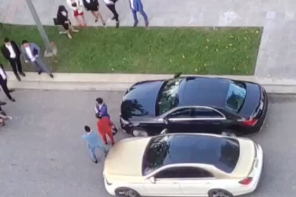 Sự thật đằng sau clip thanh niên bóc phốt 2 hot girl tài chính sống ảo ở bãi xe, chụp vội vài tấm rồi lôi bánh mì ra ăn-4