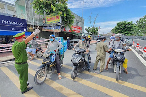 Từ thiện và câu chuyện cách cho”: Đừng ép người nghèo trả nghĩa tình” bằng nhân phẩm-5