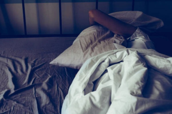 Xấu mặt khi xem camera phát hiện vợ tự làm chuyện hư hỏng trong phòng ngủ-1