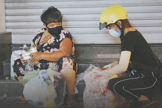 Từ thiện và câu chuyện “cách cho”: Đừng ép người nghèo trả “nghĩa tình” bằng nhân phẩm