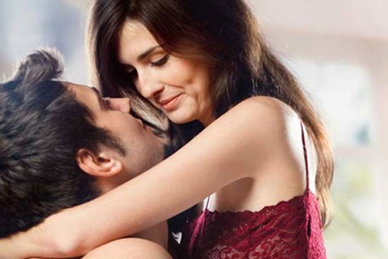 Vợ về thăm ngoại, tôi đến nhà bạn chơi, gặp người không ngờ đến nhất