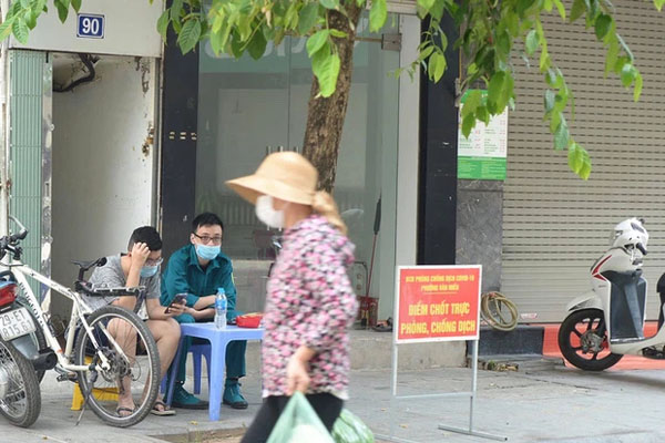 Nam thanh niên dụ dỗ bé gái 13 tuổi vào nhà vệ sinh ở khu cách ly tập trung để làm chuyện ấy-1