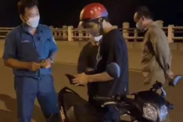 Thất nghiệp vì dịch COVID-19, 4 mẹ con đạp xe từ Đồng Nai về quê Nghệ An-3