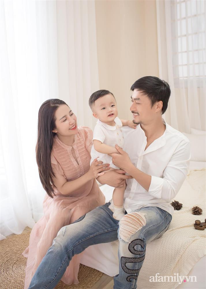 Diễn viên Duy Hưng Mùa hoa tìm lại ngoài đời chăm con cực khéo, không cục súc nhưng giống anh Đồng 1 điều khi làm bố-4