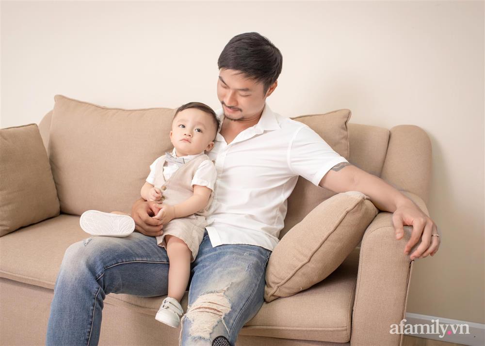 Diễn viên Duy Hưng Mùa hoa tìm lại ngoài đời chăm con cực khéo, không cục súc nhưng giống anh Đồng 1 điều khi làm bố-9