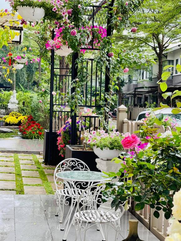 Nhật Kim Anh hóa nông dân chăm sóc vườn rau xanh mướt vào mùa dịch-15