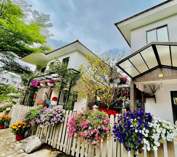 Nhật Kim Anh hóa nông dân chăm sóc vườn rau xanh mướt vào mùa dịch-17