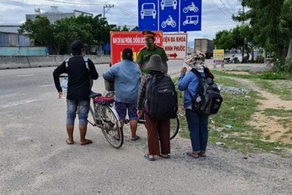 Hà Nội ghi nhận 19 ca dương tính SARS-CoV-2, trong đó có 3 trường hợp làm việc tại nhà thuốc ở Láng Hạ-2
