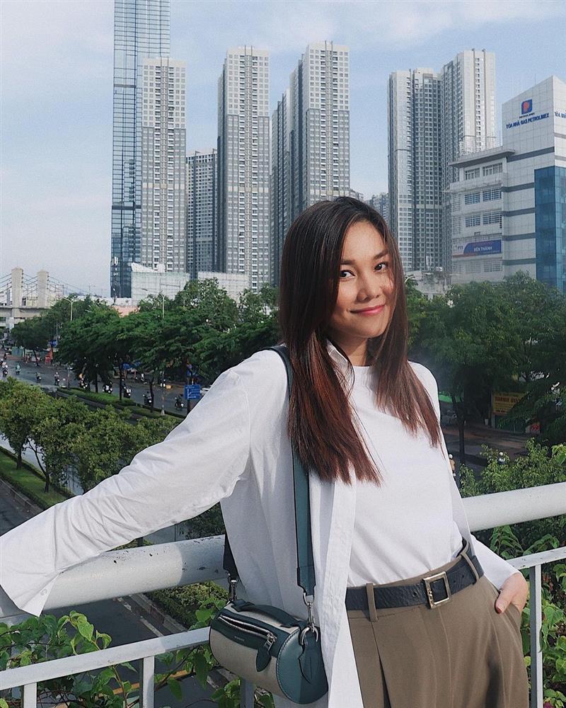 Cách chọn áo sơ mi của Thanh Hằng ở tuổi U40: Chỉ mê một kiểu trẻ trung, tẩy chay một kiểu lỗi mốt-5