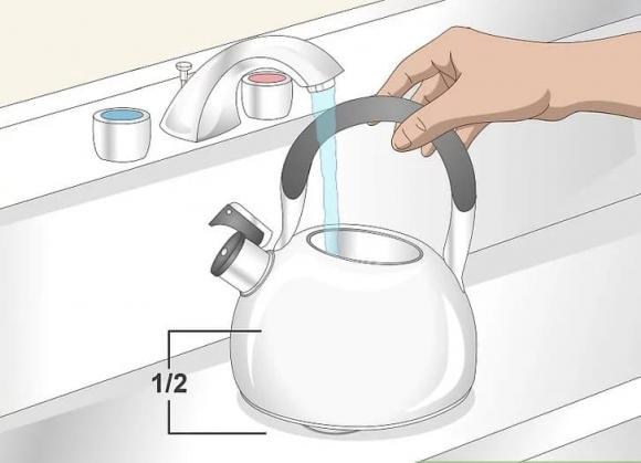 Tại sao khi đun nước, chúng ta không nên đổ nước thật đầy ấm? Làm theo cách này vừa an toàn vừa đỡ tiền điện mỗi tháng-1