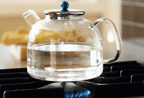 Tại sao khi đun nước, chúng ta không nên đổ nước thật đầy ấm? Làm theo cách này vừa an toàn vừa đỡ tiền điện mỗi tháng-2