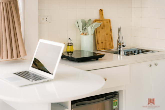 Trai phố cổ chi 150 triệu cải tạo sân thượng 26m2 thành mini penthouse, góc nào cũng sang xịn nhưng mê nhất là bồn tắm cực chill-11