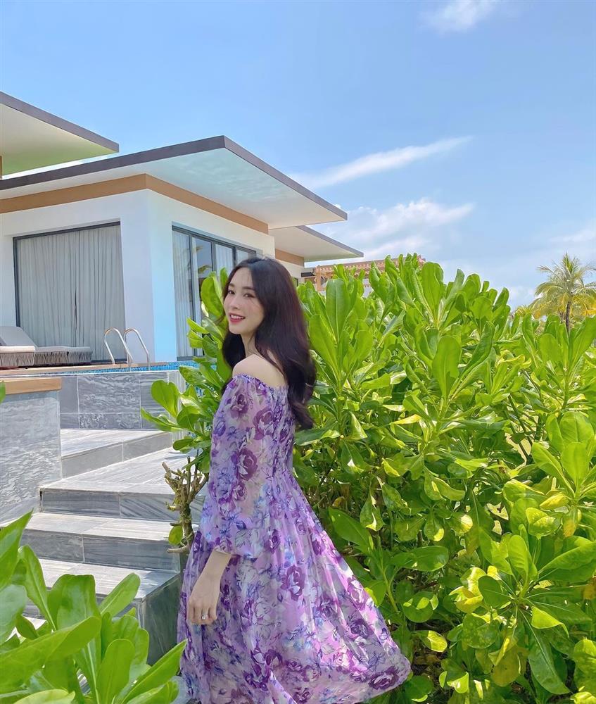HH Thu Thảo chuyên diện 3 màu trang phục tươi tắn này, bảo sao lúc nào cũng đẹp dịu dàng và trẻ hơn tuổi-10