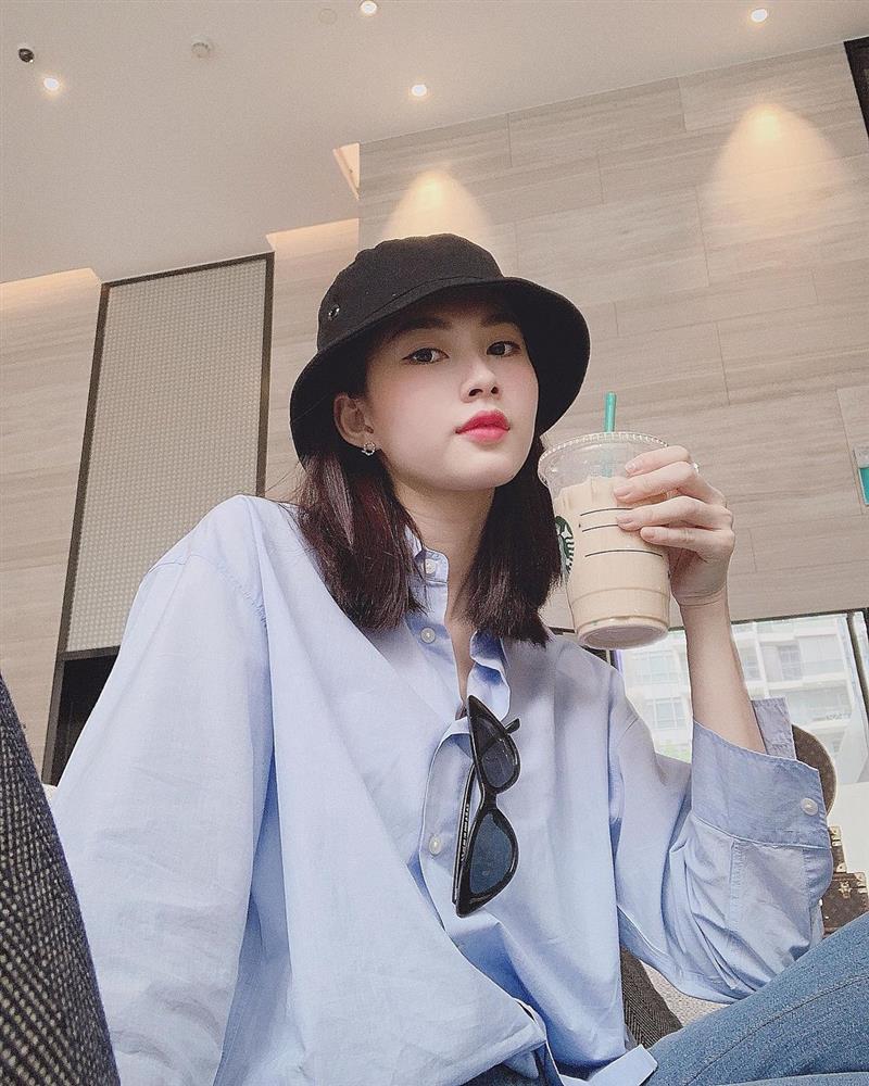 HH Thu Thảo chuyên diện 3 màu trang phục tươi tắn này, bảo sao lúc nào cũng đẹp dịu dàng và trẻ hơn tuổi-5