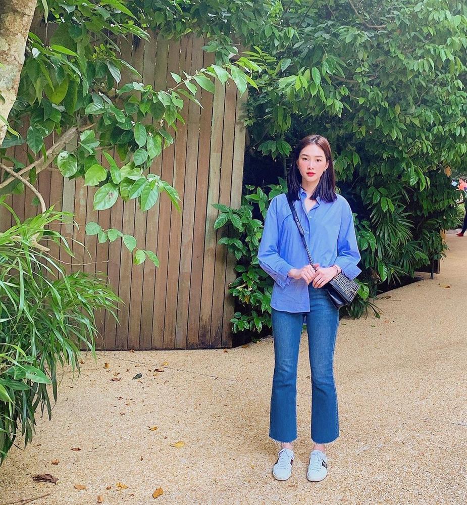 HH Thu Thảo chuyên diện 3 màu trang phục tươi tắn này, bảo sao lúc nào cũng đẹp dịu dàng và trẻ hơn tuổi-6