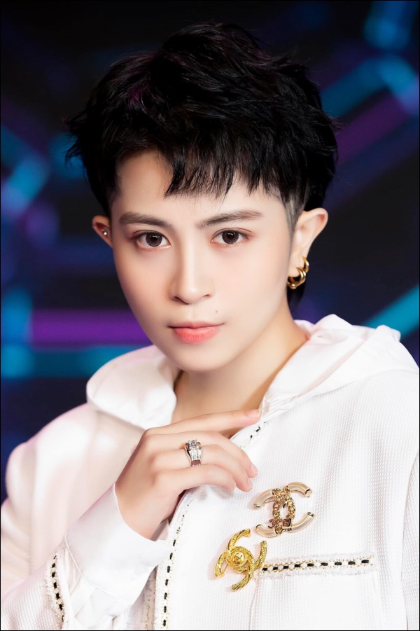 Ở nhà ngày dịch, Gil Lê vào bếp nấu nui hầm sườn non rau củ&nbsp;ngon lành, đẹp mắt không thua gì nhà hàng-1