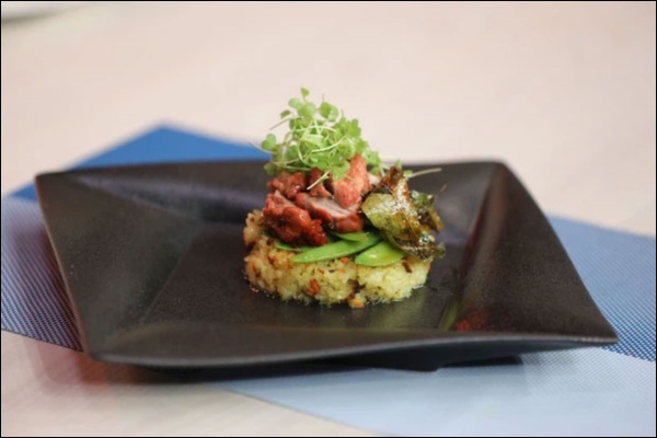 Ở nhà ngày dịch, Gil Lê vào bếp nấu nui hầm sườn non rau củ&nbsp;ngon lành, đẹp mắt không thua gì nhà hàng-6