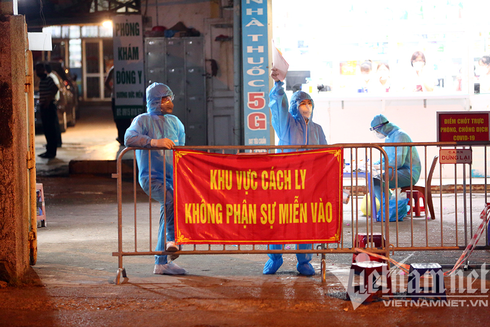 Ba ca dương tính nCoV liên quan nhà thuốc, Hà Nội xét nghiệm khẩn hàng trăm người-4
