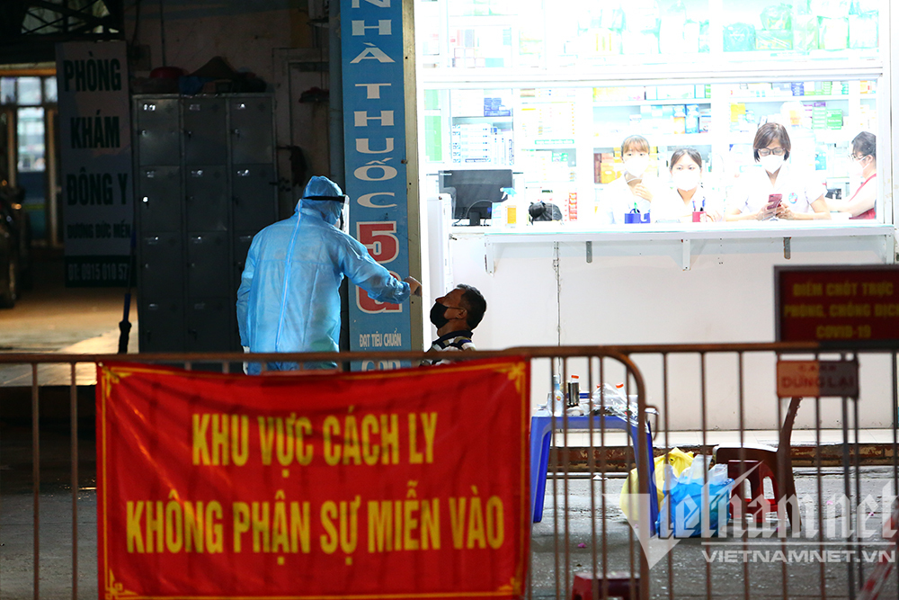 Ba ca dương tính nCoV liên quan nhà thuốc, Hà Nội xét nghiệm khẩn hàng trăm người-7