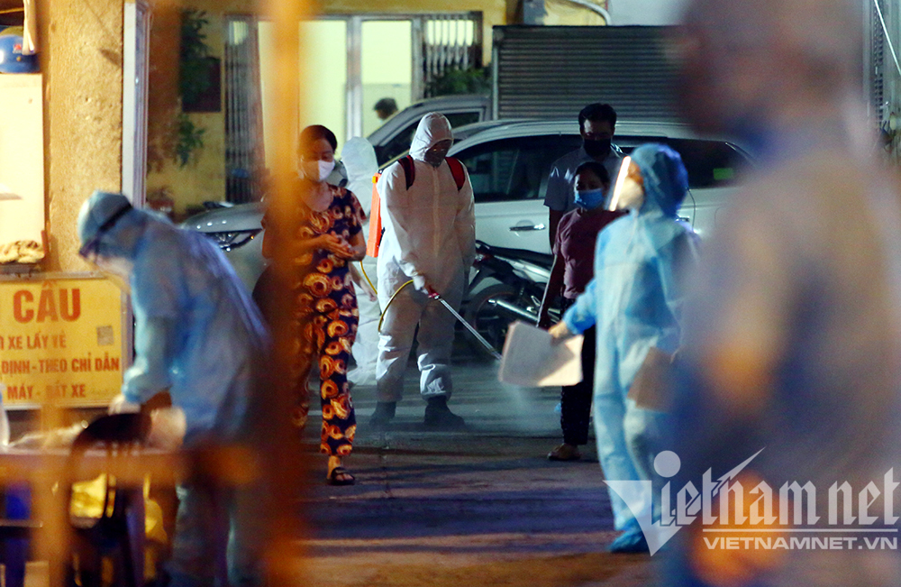 Ba ca dương tính nCoV liên quan nhà thuốc, Hà Nội xét nghiệm khẩn hàng trăm người-8