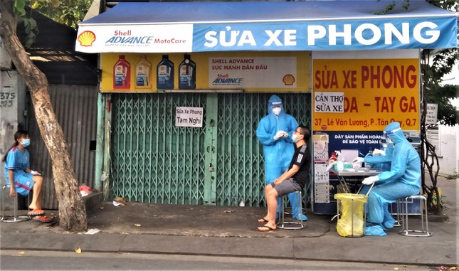 Hàng quán 7 kín, 3 hở độc lạ ở TP.HCM-4