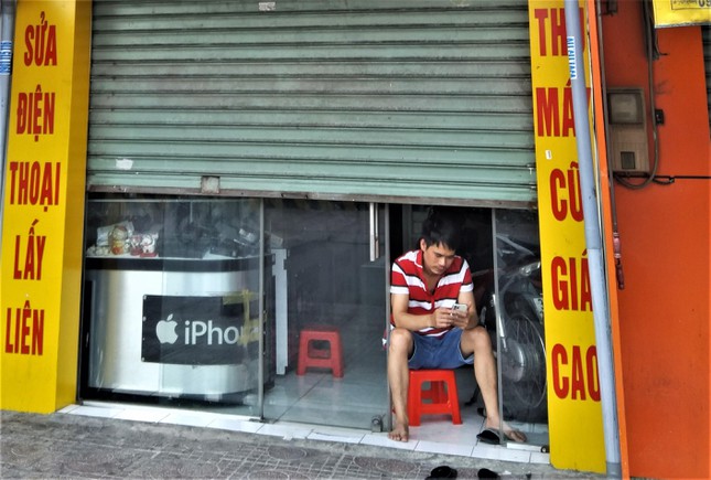 Hàng quán 7 kín, 3 hở độc lạ ở TP.HCM-6