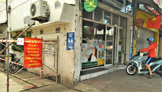 Hàng quán 7 kín, 3 hở độc lạ ở TP.HCM-8