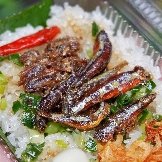Món xôi nóng hổi ăn kèm của lạ, giá bình dân chỉ hơn cốc trà ở Nha Trang-2