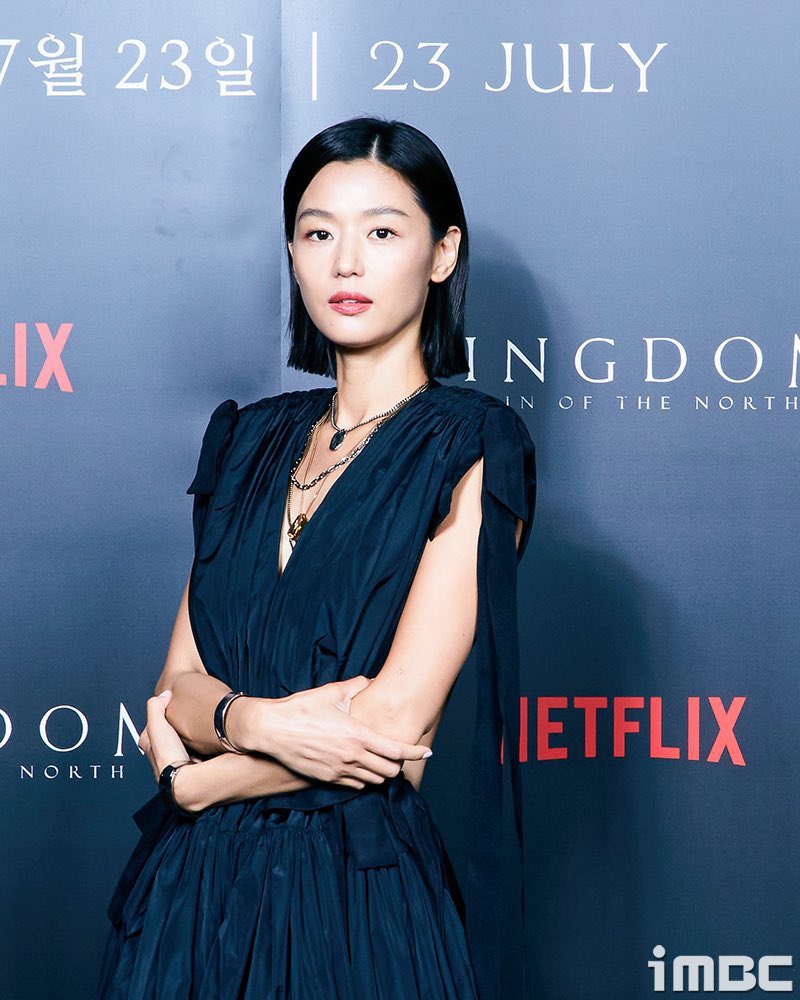 Sau tin đồn ly hôn, Jeon Ji Hyun khiến dân tình hết hồn với tóc tai mà makeup chán đời chưa từng thấy-6