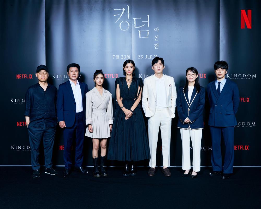 Sau tin đồn ly hôn, Jeon Ji Hyun khiến dân tình hết hồn với tóc tai mà makeup chán đời chưa từng thấy-7