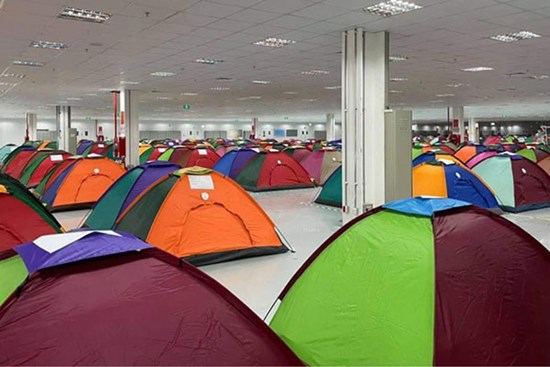 Lều ngủ đêm bất ngờ thành hàng hot: Khan nguồn, giá tăng mạnh