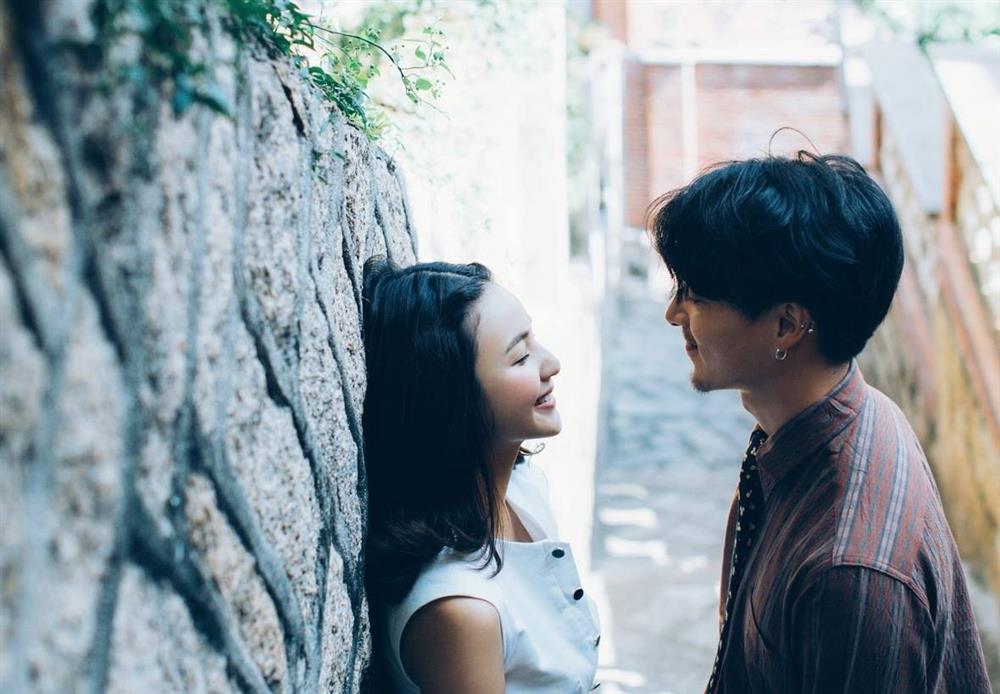 Qua nhà bạn gái chơi, thấy chậu quần áo đầy ụ tôi ngán ngẩm trước độ lười của em, ai ngờ còn phải há hốc với câu trả lời từ chính chủ-1